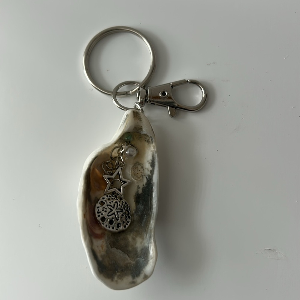 Silver Oyster Shell Keychain. - Picture 2 of 3